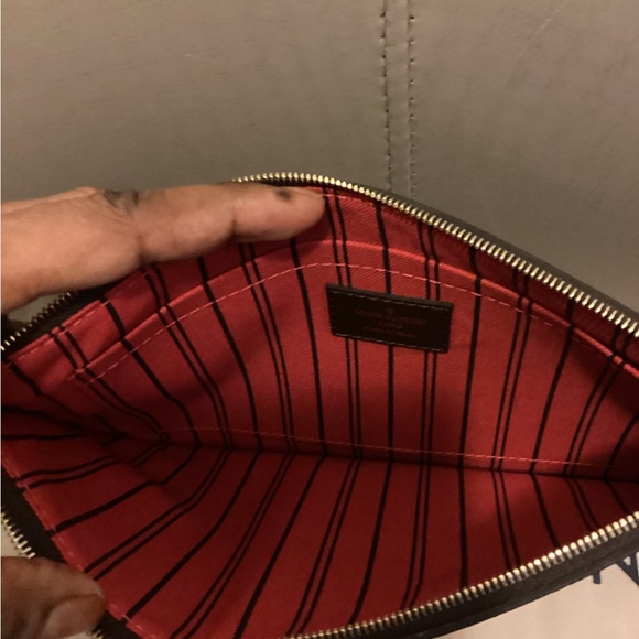 Louis Vuitton Damier pochette with strap - Picture 2 of 4